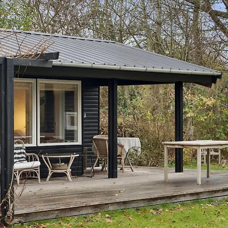 Naema - 1km From The Sea By Interhome
