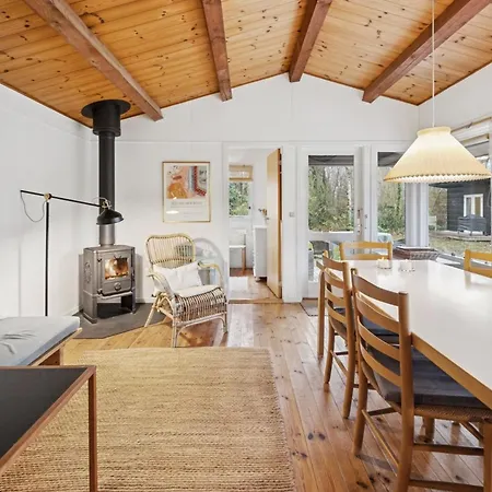 Naema - 1km From The Sea By Interhome